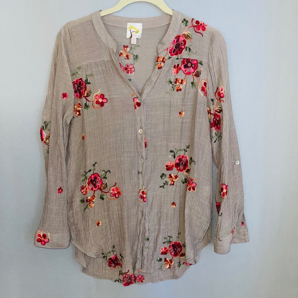 Fig and Flower Embroidered Floral Crinkle Gauze Button Down Blouse Taupe Large